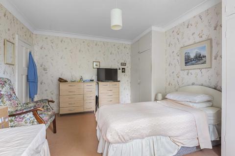 46 West Hill Way, London, N20 8QS