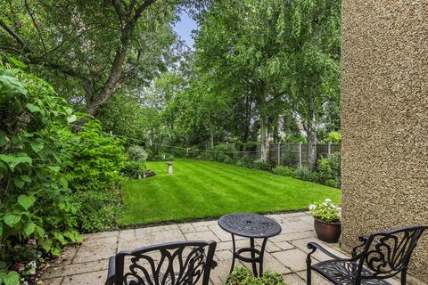 46 West Hill Way, London, N20 8QS