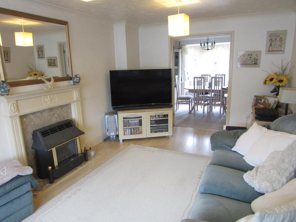 Jackdaw Close, Stevenage SG2 4 bed detached house £575,000