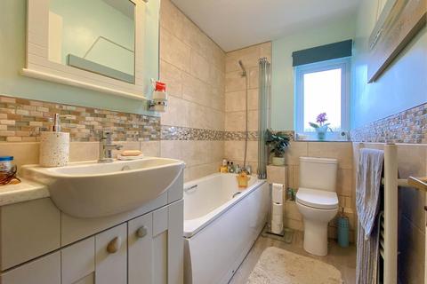 9 Lantern Close, Berkeley, GL13 9DE