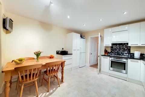 52 Worlingham Road, London, SE22 9HD
