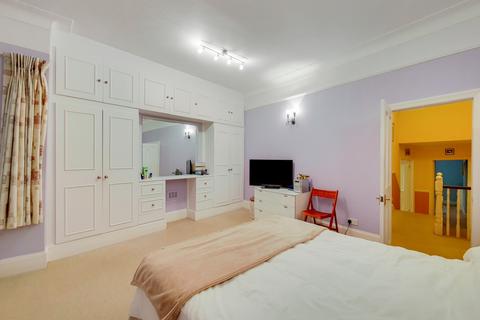 52 Worlingham Road, London, SE22 9HD