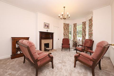 4 Drum Brae North, Edinburgh, EH4 8AS