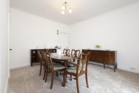4 Drum Brae North, Edinburgh, EH4 8AS