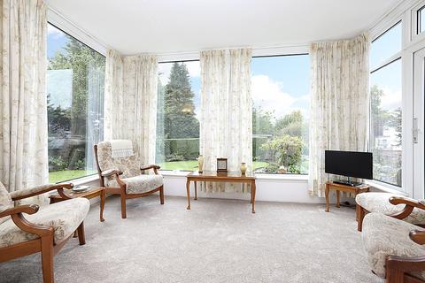 4 Drum Brae North, Edinburgh, EH4 8AS