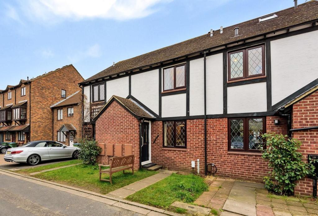 Kings Chase, East Molesey, KT8 2 bed terraced house £450,000