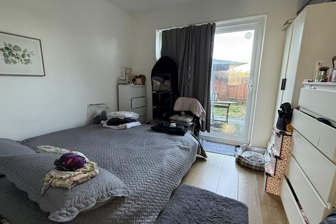 1 bedroom terraced house to rent, Waltham Way, Chingford, E4