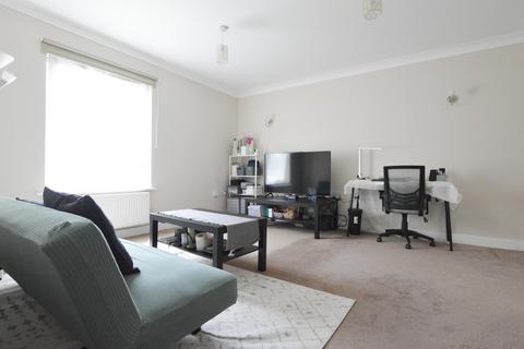 2 bedroom flat to rent, Dawn Court, Bakers Close, St Albans, AL1