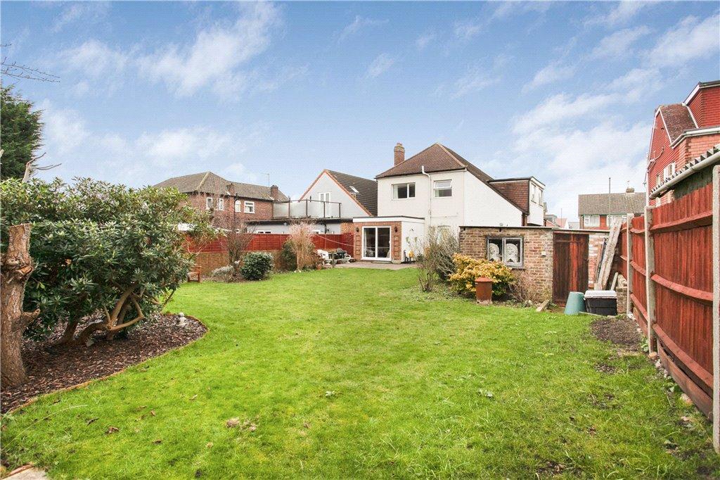 Vicarage Road, Sunbury-on-Thames... 4 bed detached house - £700,000