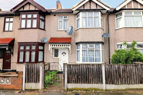 3 bedroom terraced house to rent, Arthur Road,Romford