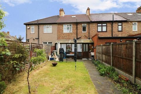 3 bedroom terraced house to rent, Arthur Road,Romford