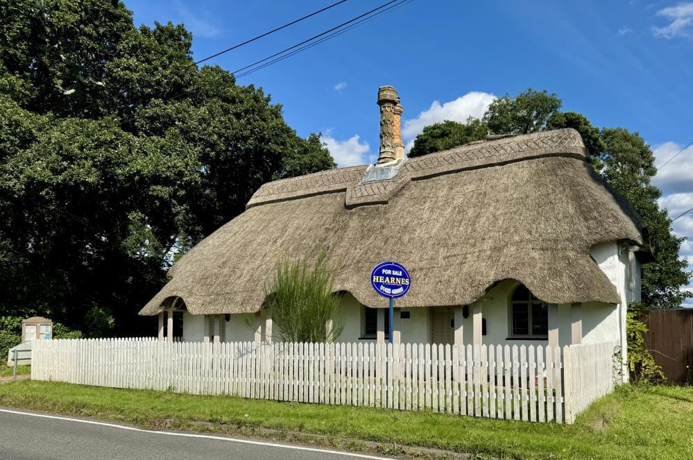 4 bedroom Cottage for sale