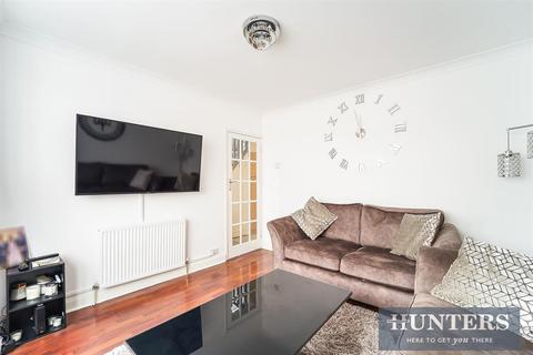 9 Oakfield Gardens, Greenford, UB6 8SD