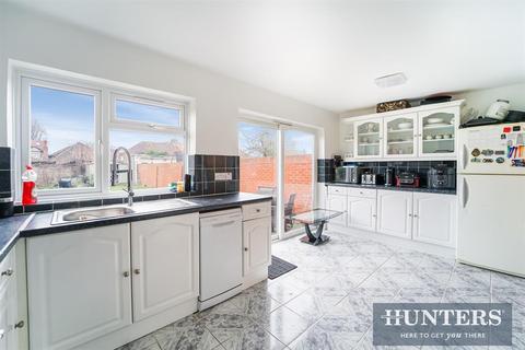 9 Oakfield Gardens, Greenford, UB6 8SD