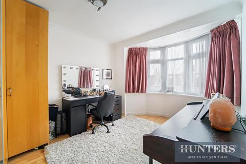 9 Oakfield Gardens, Greenford, UB6 8SD