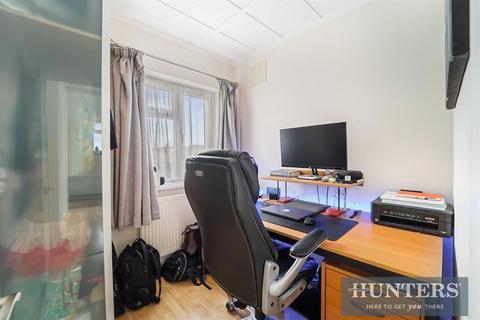 9 Oakfield Gardens, Greenford, UB6 8SD