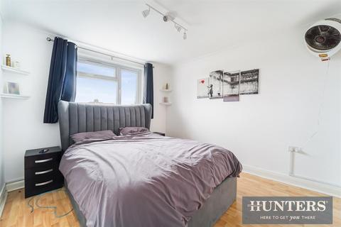 9 Oakfield Gardens, Greenford, UB6 8SD