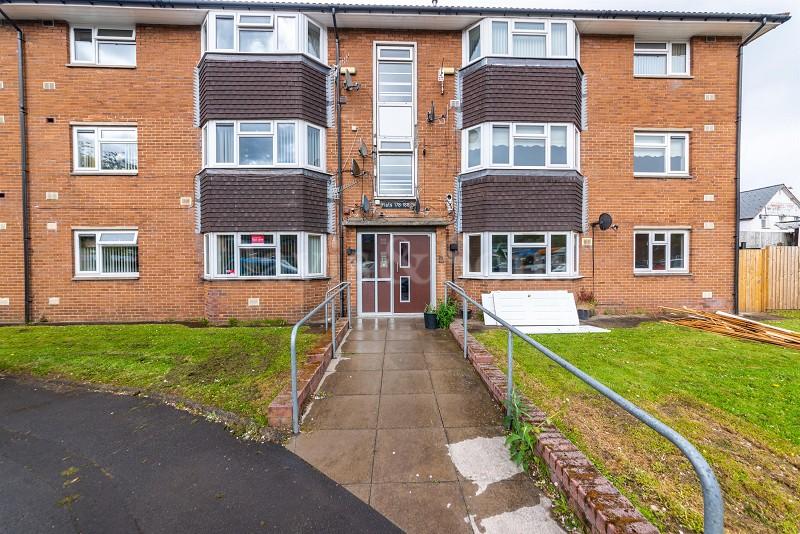 Risca Road, Cross Keys, Newport. NP11 2 bed flat £575 pcm (£133 pw)