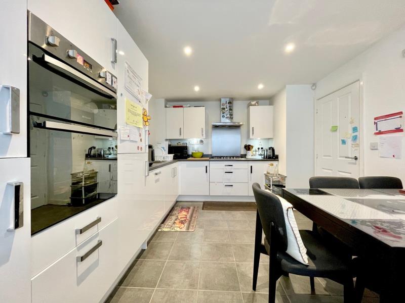 Randall Avenue, Whitehouse Park 4 bed terraced house £1,700 pcm (£392 pw)
