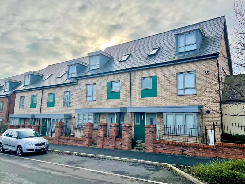 Randall Avenue, Whitehouse Park 4 bed terraced house £1,700 pcm (£392 pw)