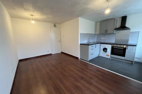 2 bedroom flat to rent - London Road, Calton
