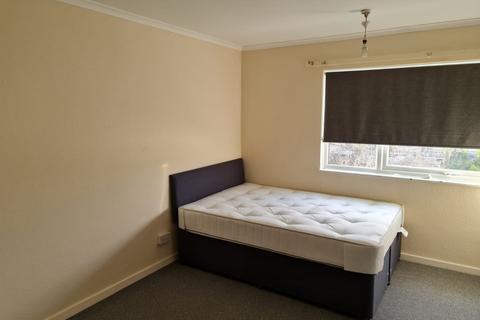 3 bedroom maisonette to rent - Wheatfield Way, Chelmsford, Essex, CM1