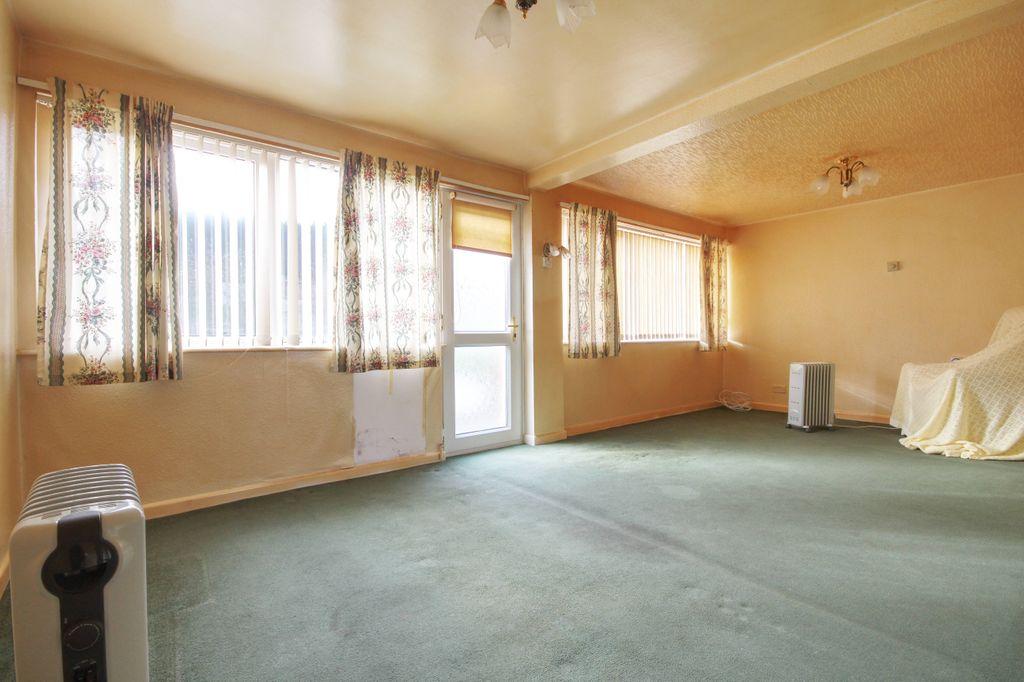 Shrubbery Close, Barnstaple EX32 9DG 3 bed end of terrace house £260,000