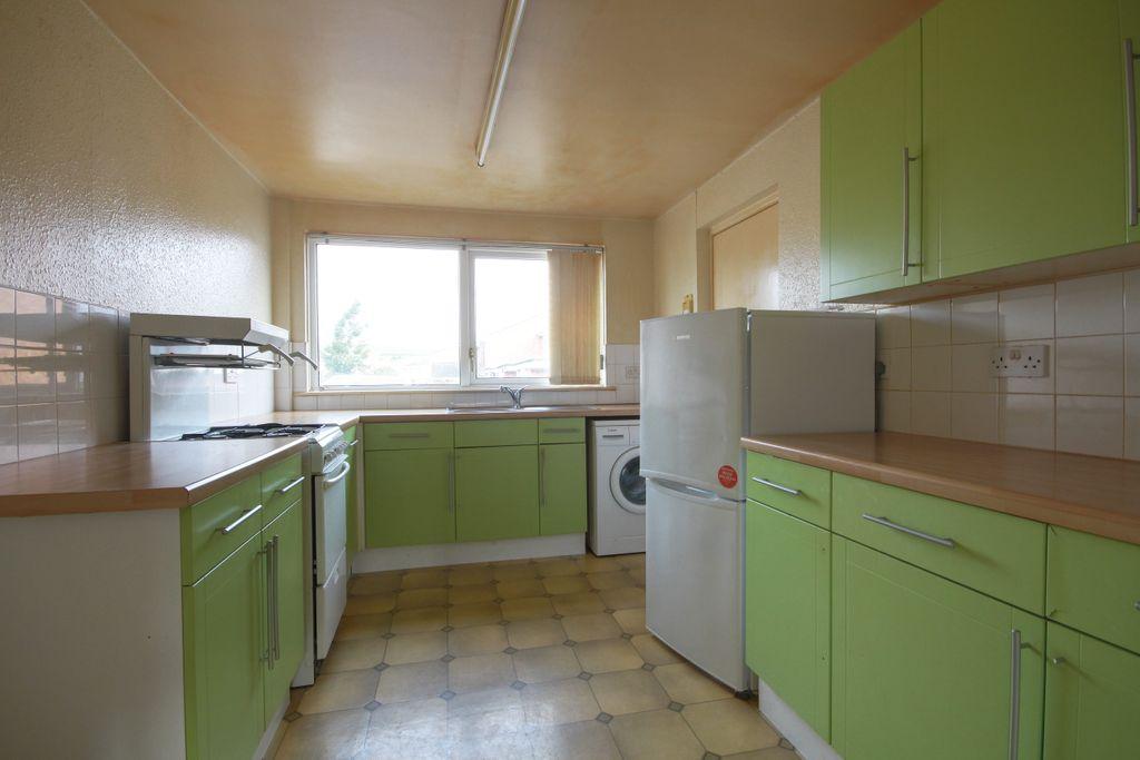 Shrubbery Close, Barnstaple EX32 9DG 3 bed end of terrace house £260,000