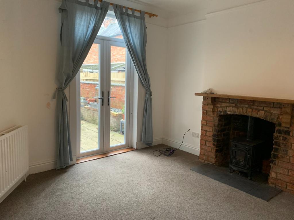 Quorn Avenue, Melton Mowbray, LE13 4 bed terraced house £900 pcm (£