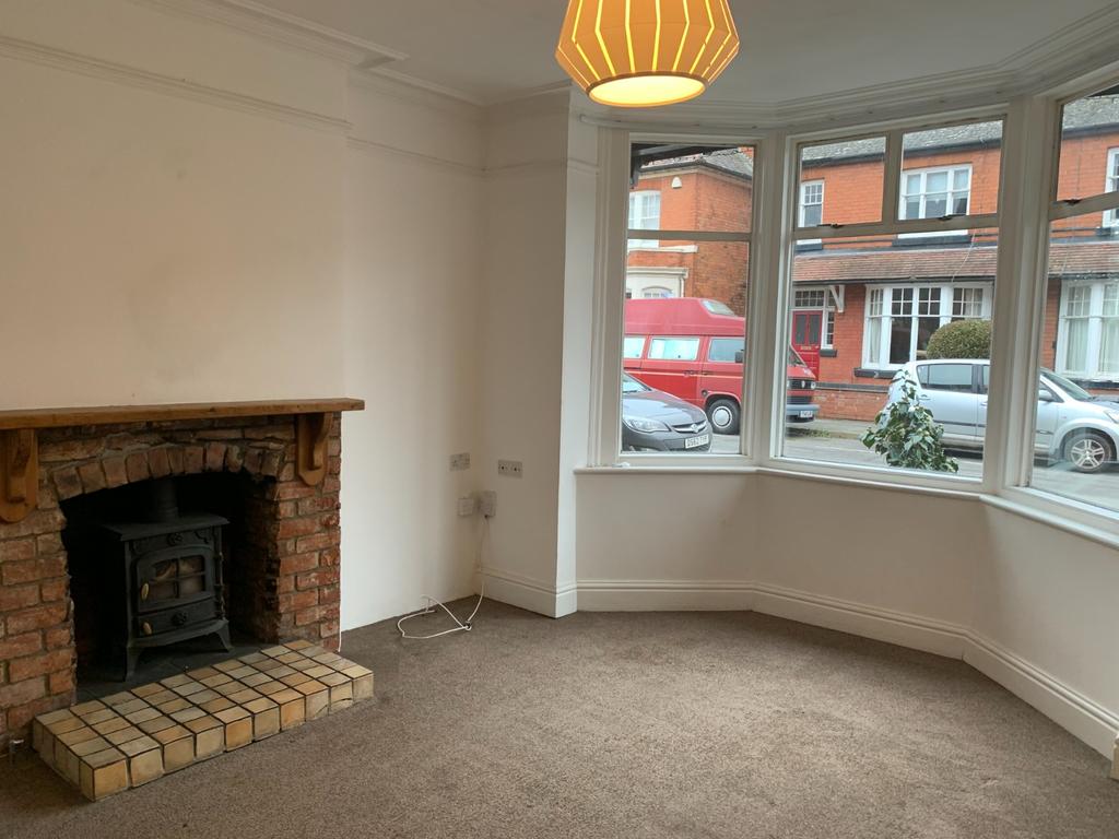 Quorn Avenue, Melton Mowbray, LE13 4 bed terraced house £900 pcm (£