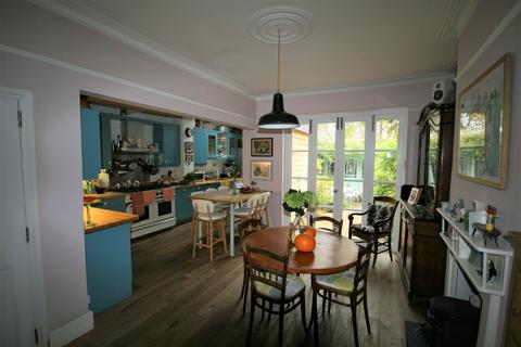 68 Bellevue Road, London, W13 8DE