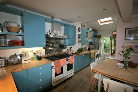 68 Bellevue Road, London, W13 8DE