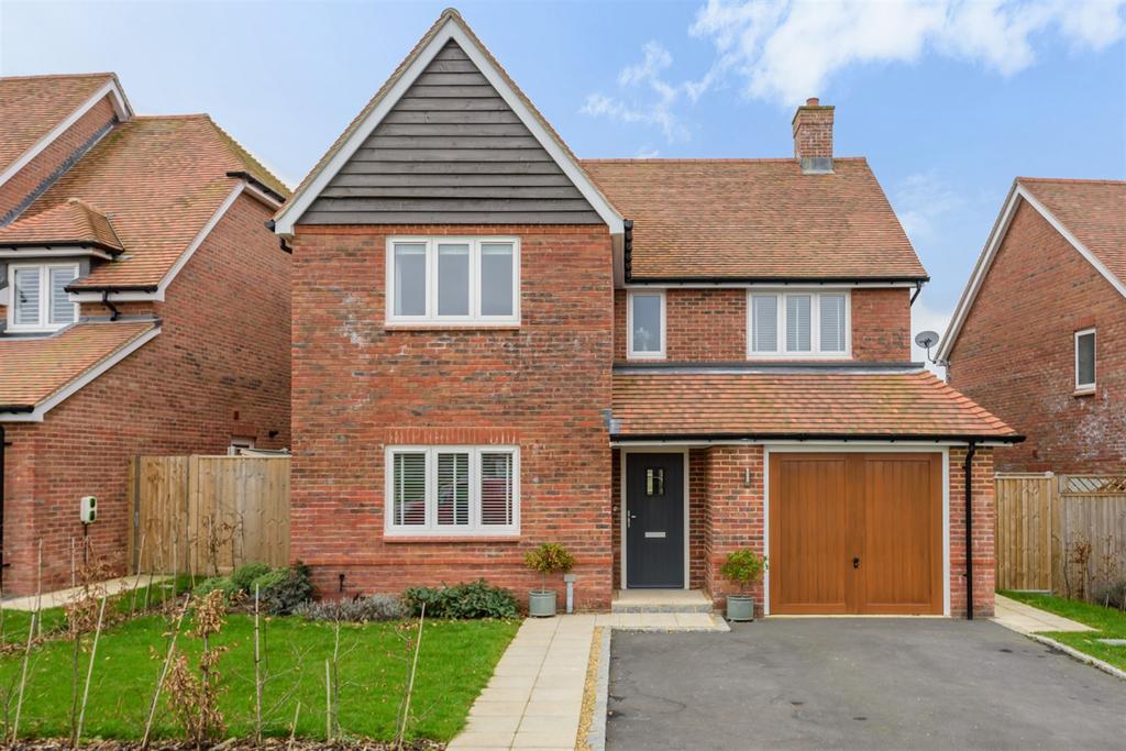Abingworth Crescent, Thakeham, RH20 4 bed detached house for sale £700,000
