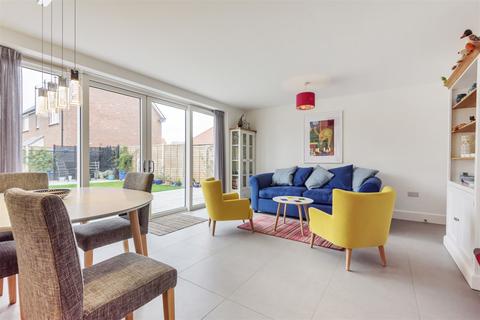 14 Abingworth Crescent, Thakeham, Pulborough, RH20 3GW