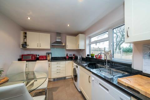 15 Shepherds Green, Hemel Hempstead, HP1 2HL
