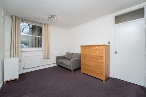 Flat B, 12 Sutherland Road, London, W13 0DT