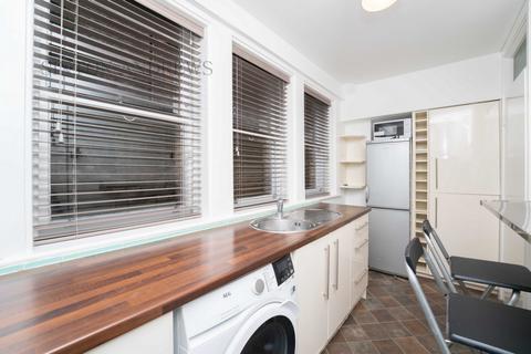Flat B, 12 Sutherland Road, London, W13 0DT