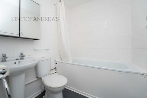 Flat B, 12 Sutherland Road, London, W13 0DT