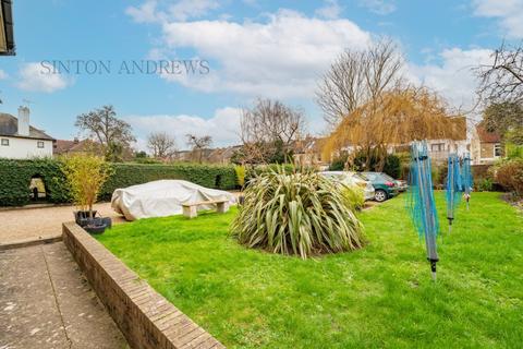 Flat B, 12 Sutherland Road, London, W13 0DT
