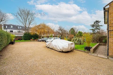 Flat B, 12 Sutherland Road, London, W13 0DT