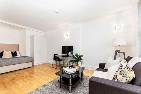 Studio to rent, Hill Street, Mayfair