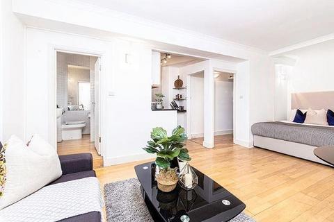 Studio to rent, Hill Street, Mayfair