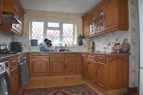 101 East Avenue, Hayes, UB3 2HT