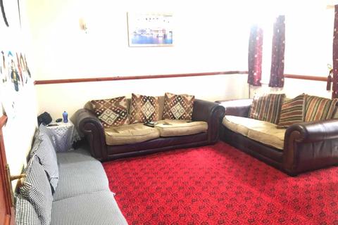 101 East Avenue, Hayes, UB3 2HT