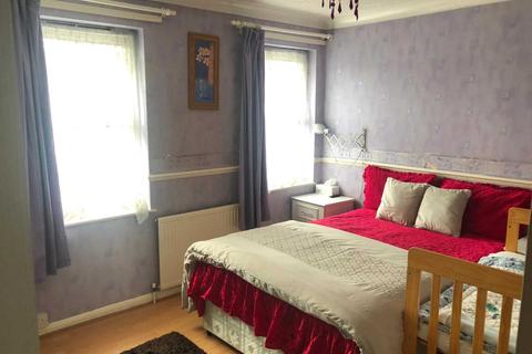 101 East Avenue, Hayes, UB3 2HT