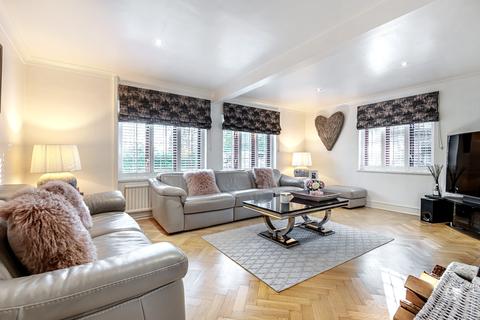 Eastfield Pyle Hill, Woking, GU22 0SR