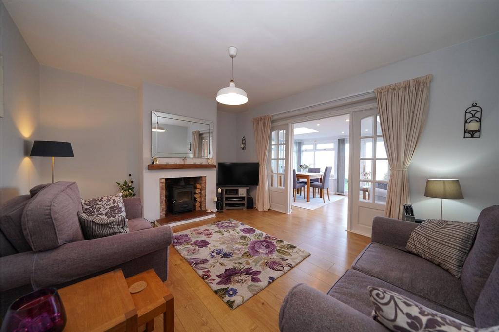 Garden Close, Dumbleton... 2 bed bungalow £360,000