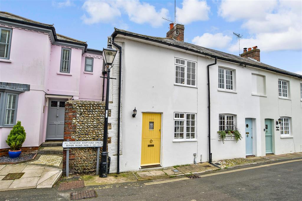 river-road-arundel-west-sussex-2-bed-end-of-terrace-house-475-000