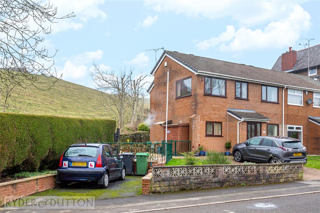 Waterworks Road, Waterhead, Oldham, OL4 3 bed semidetached house £