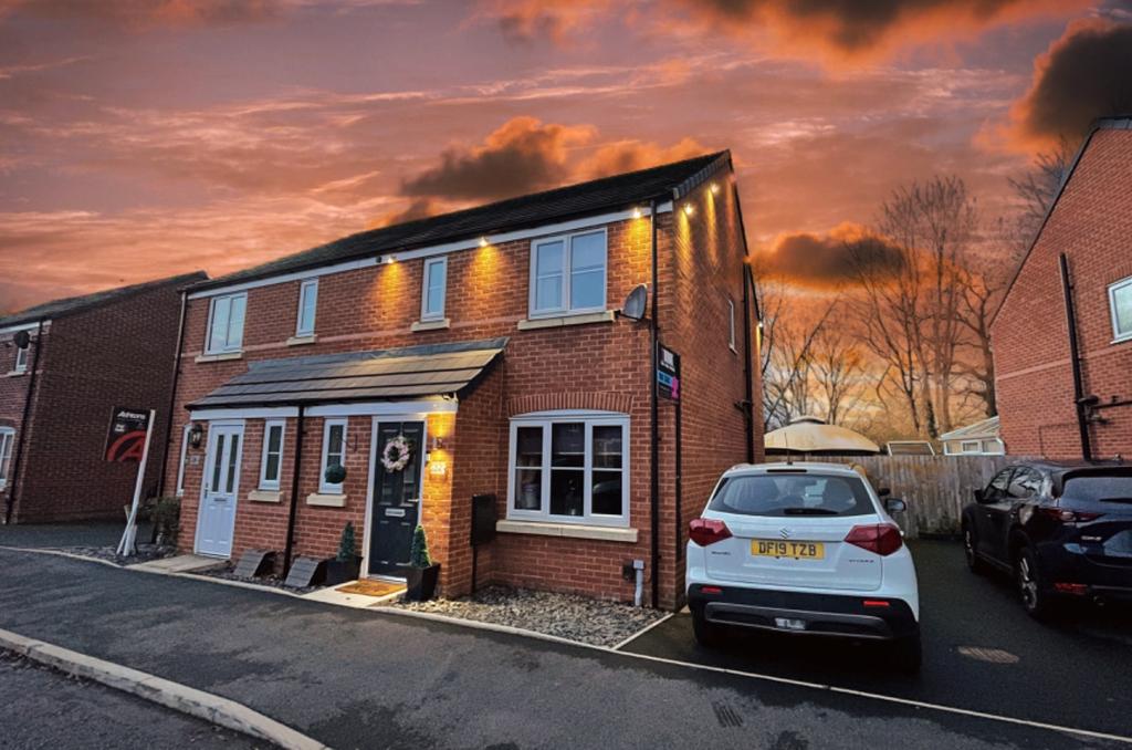 Helmsley Close, Newtonlewillows... 3 bed semidetached house £200,000